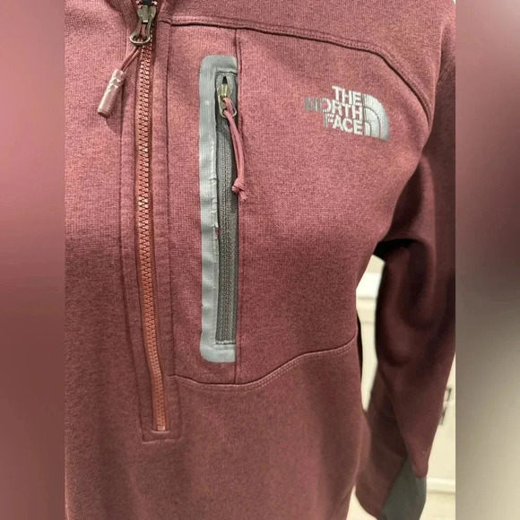 The North Face Quarter Zip - Picture 6 of 9